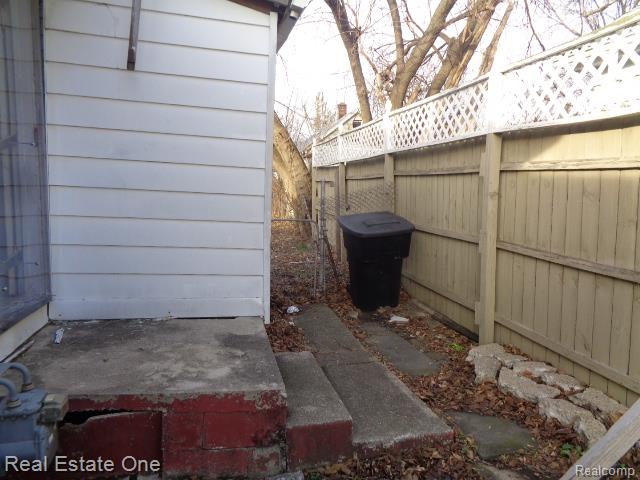 14995 Maddelein Street - Photo 4