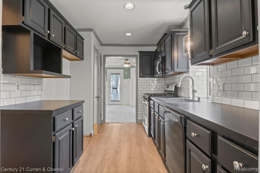 917 N MELBORN Street, Dearborn, MI 48128 — Photo 11