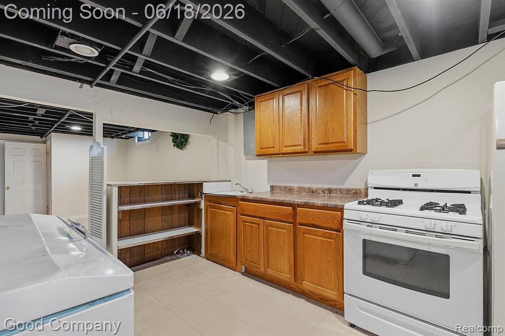 8246 Independence Drive, Sterling Heights, MI 48313 — Photo 21