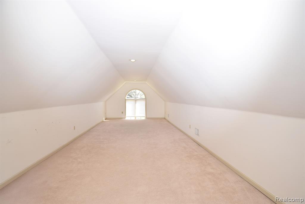 5687 GREENHILL Drive, Troy, MI 48098 — Photo 30