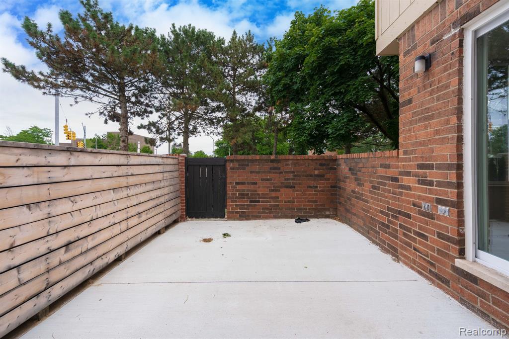 3104 Woods Circle, Detroit, MI 48207 — Photo 9