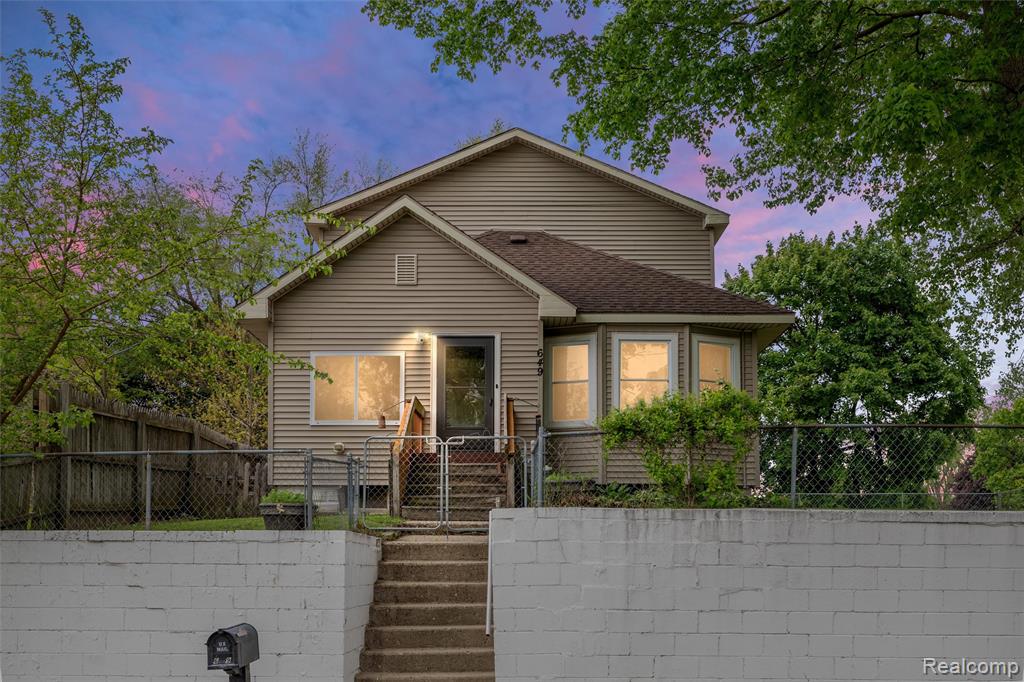649 Lounsbury Avenue, Pontiac, MI 48340 — front exterior
