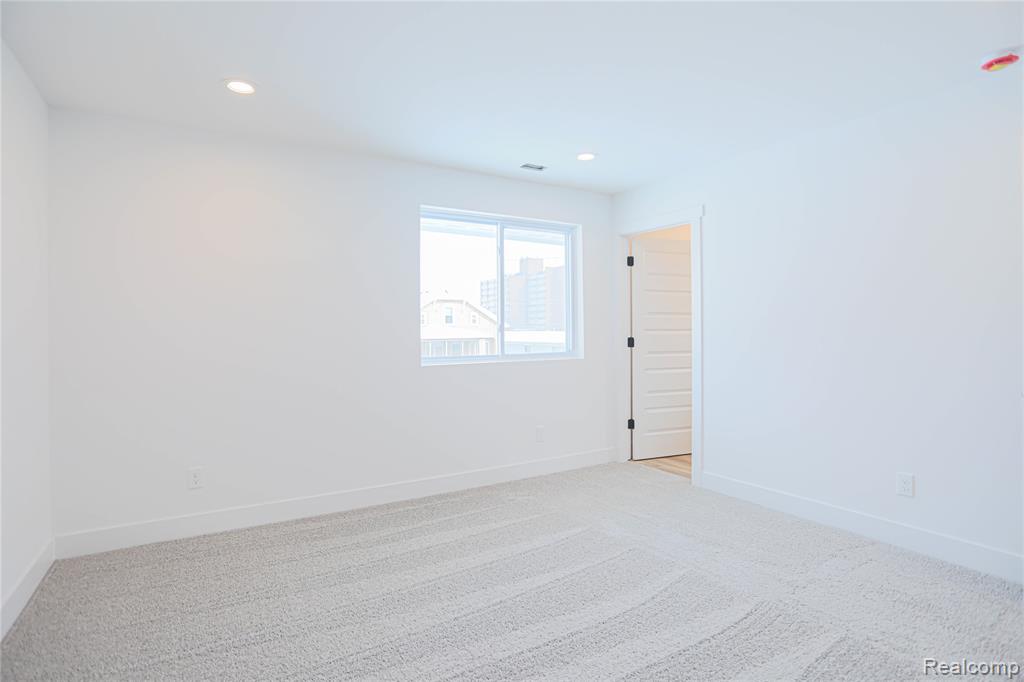 9 Queen Street, Mount Clemens, MI 48043 — Photo 17