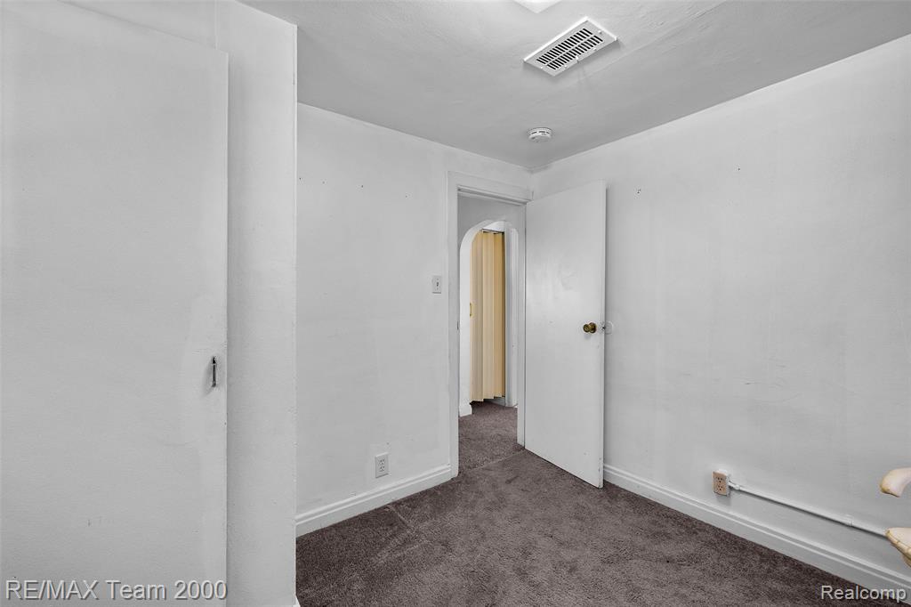 6627 Mayburn Street, Dearborn Heights, MI 48127 — Photo 20