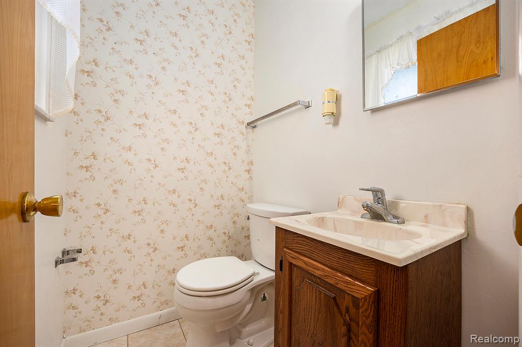 736 Beachway Drive, White Lake, MI 48383 — Photo 12