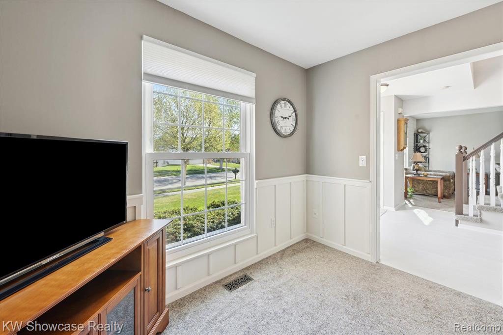 870 Chatham Drive, Milford, MI 48381 — Photo 8