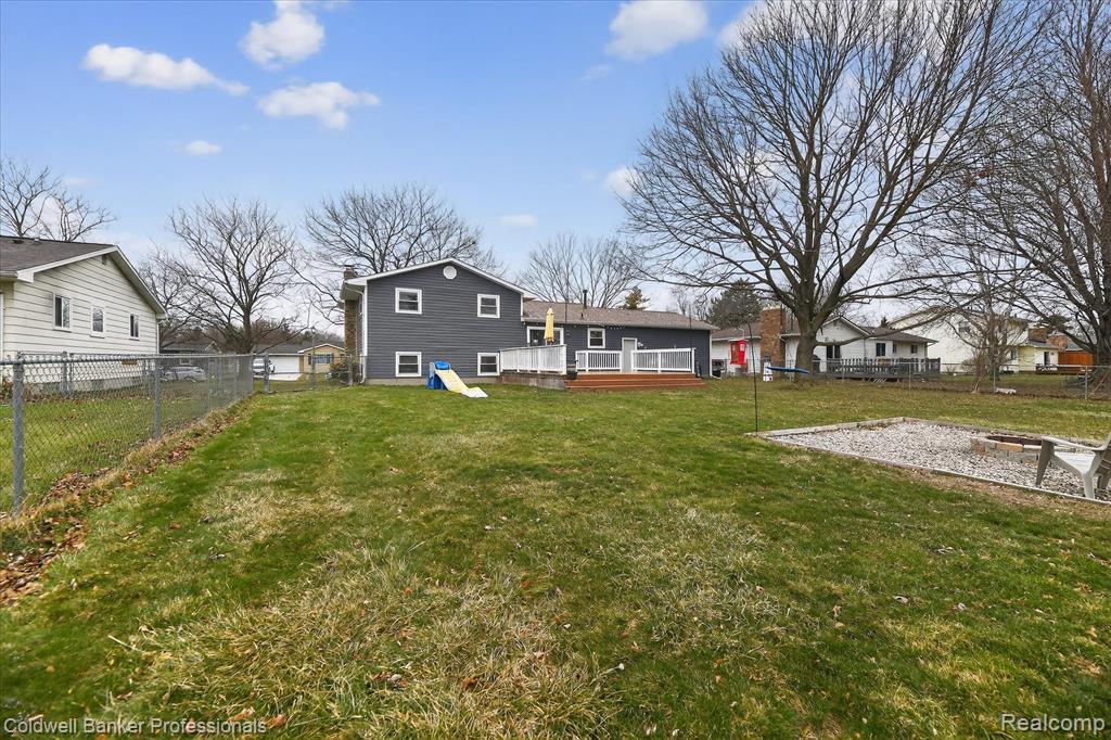 6163 King Arthur Drive, Swartz Creek, MI 48473 — Photo 32