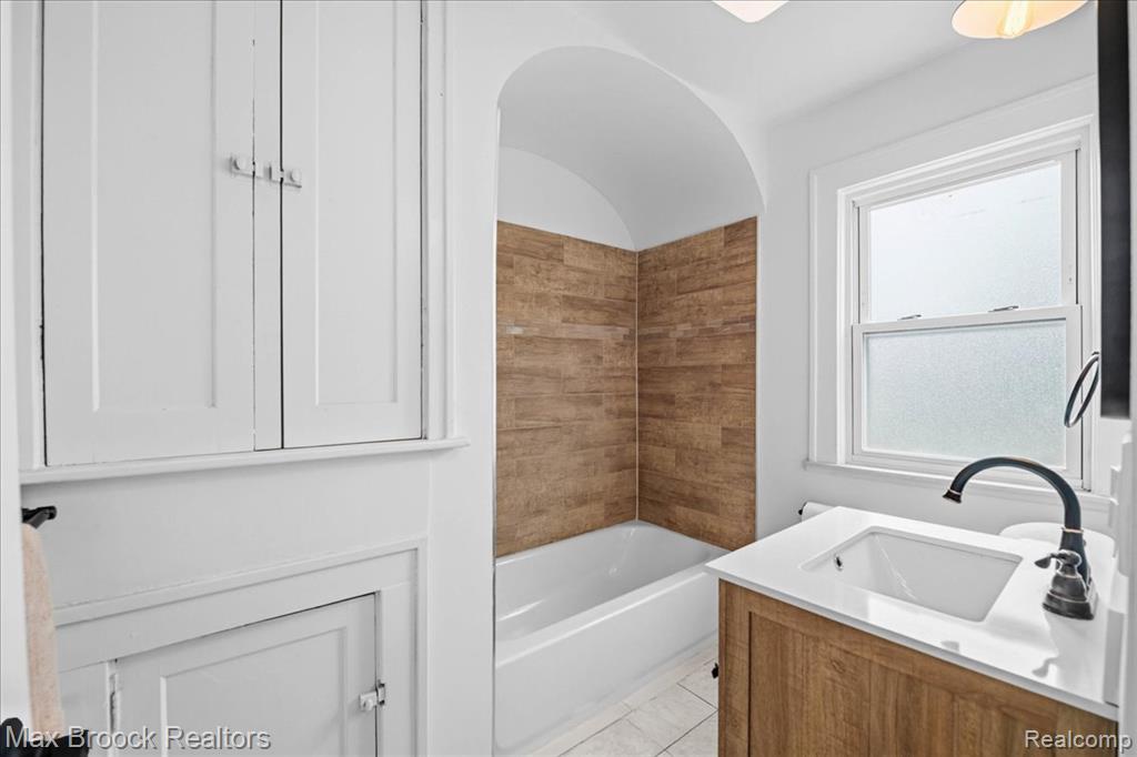 1449 Oakwood Street, Sylvan Lake, MI 48320 — Photo 20