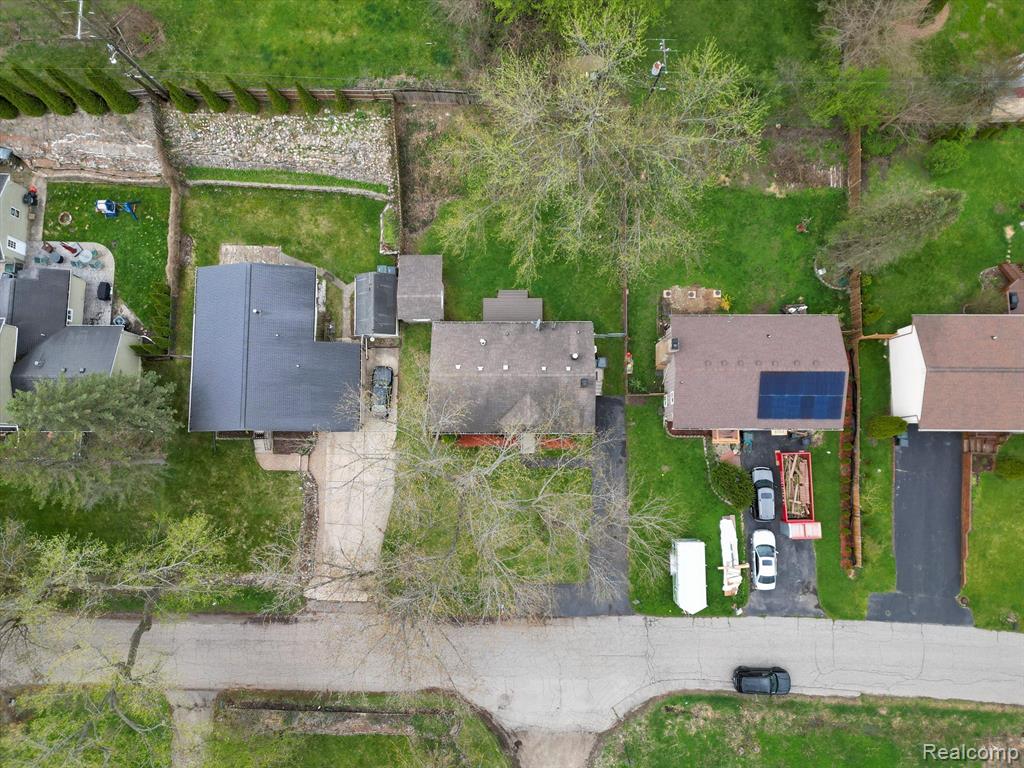 806 HARRY PAUL Drive, Lake Orion, MI 48362 — Photo 34