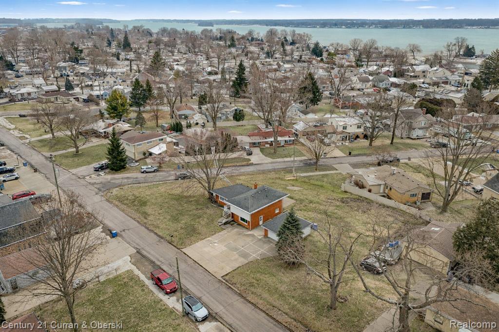 30631 Bayview Drive, Gibraltar, MI — Photo 46