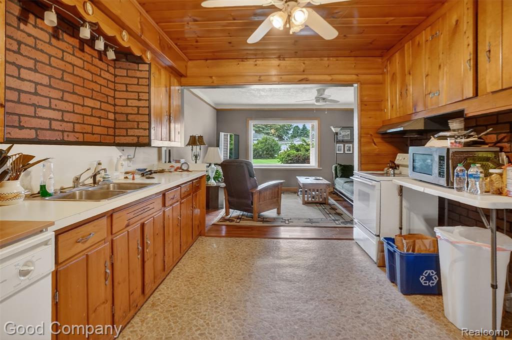 953 Lake Drive, Oxford, MI 48371 — Photo 25