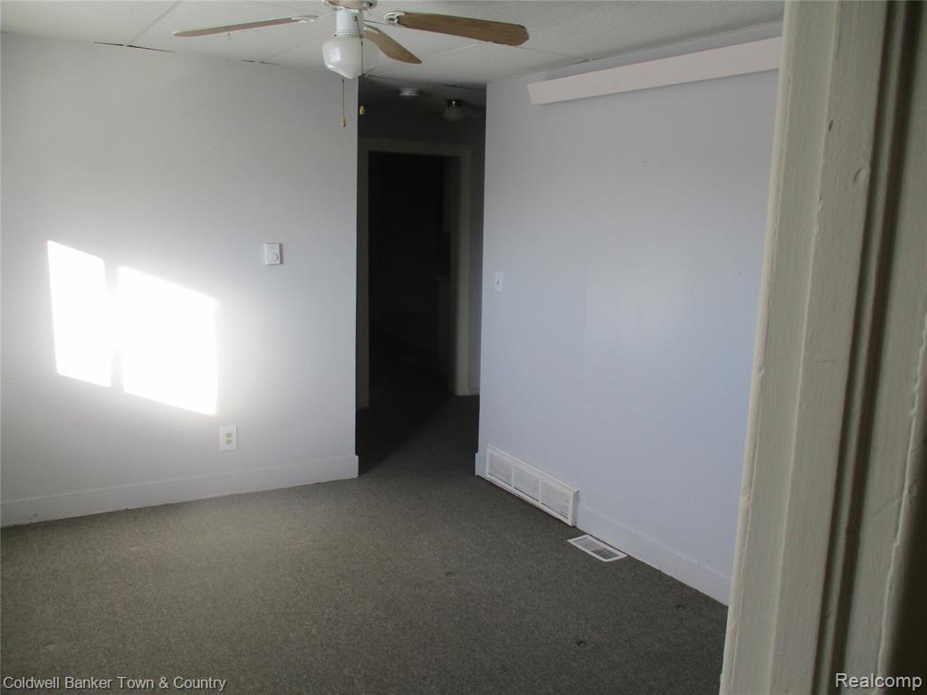 910 W Main Street, Owosso, MI 48867 — Photo 16