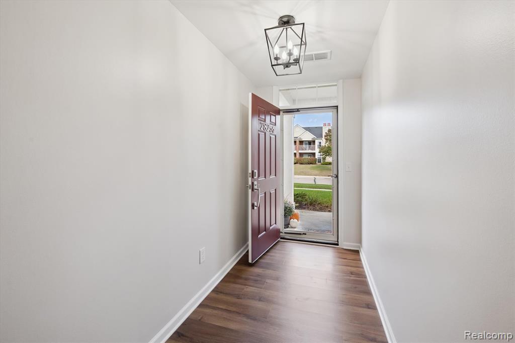 28256 Oakmonte Circle E, New Hudson, MI 48165 — Photo 10