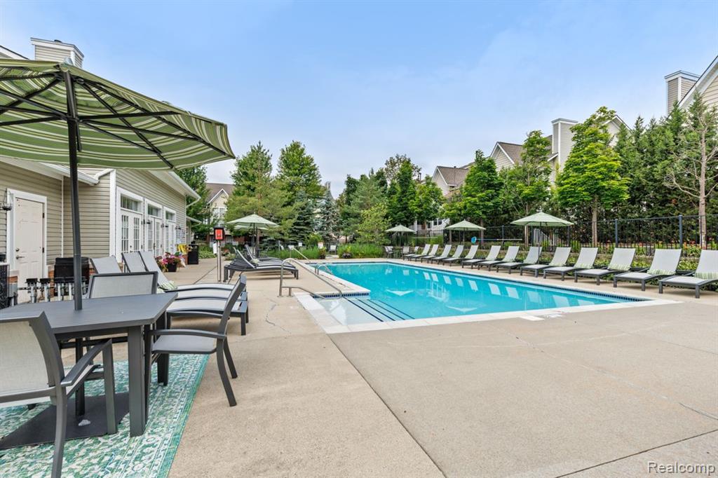 45732 UTICA PARK Boulevard, Utica, MI 48315 — Photo 19