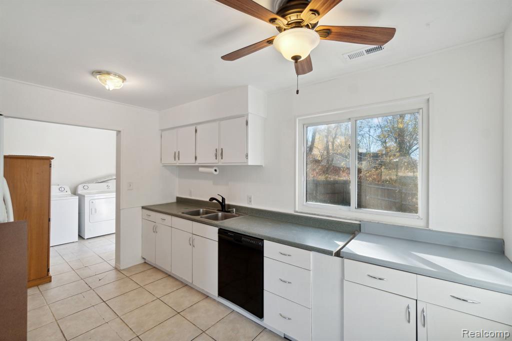 324 EAST Street, Holly, MI 48442 — Photo 14