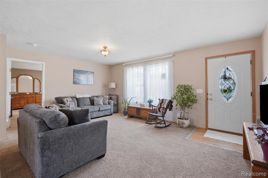 11802 Stoneridge Court, South Lyon, MI 48178 — Photo 3