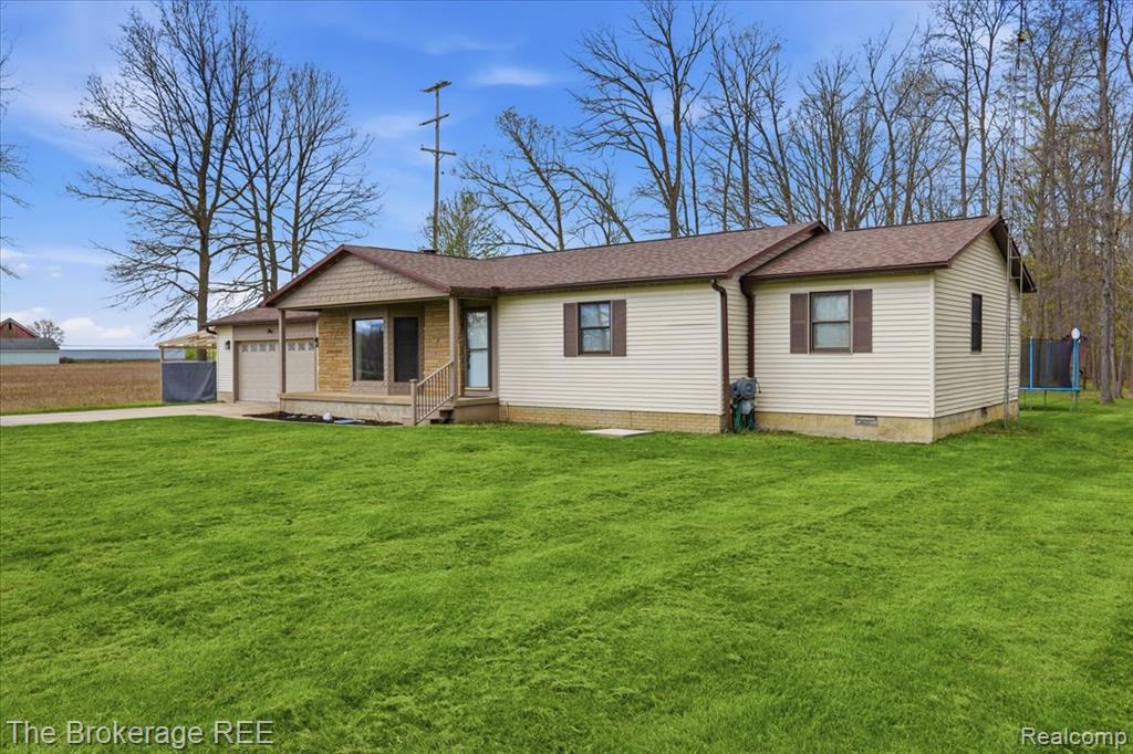 8254 Nichols Road, Gaines Vlg, MI 48436 — Photo 3