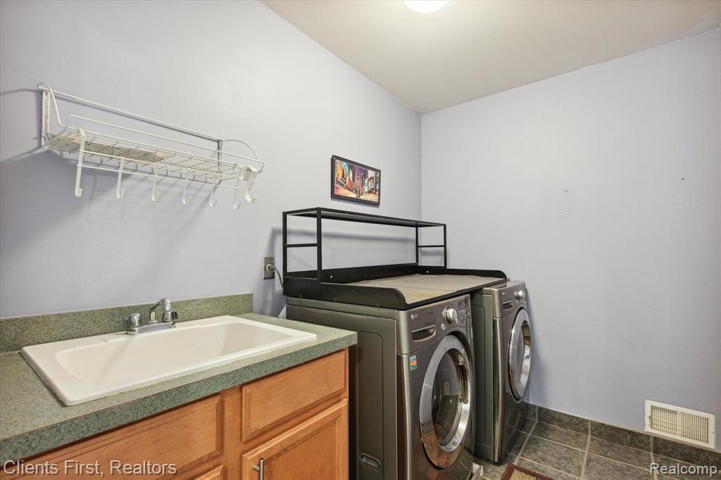 43872 N TIMBERVIEW Drive, Belleville, MI 48111 — Photo 36