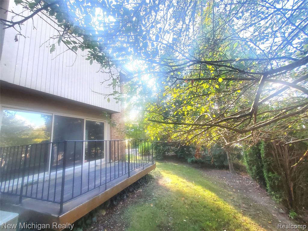673 Oakbrook W, Rochester Hills, MI 48307 — Photo 30