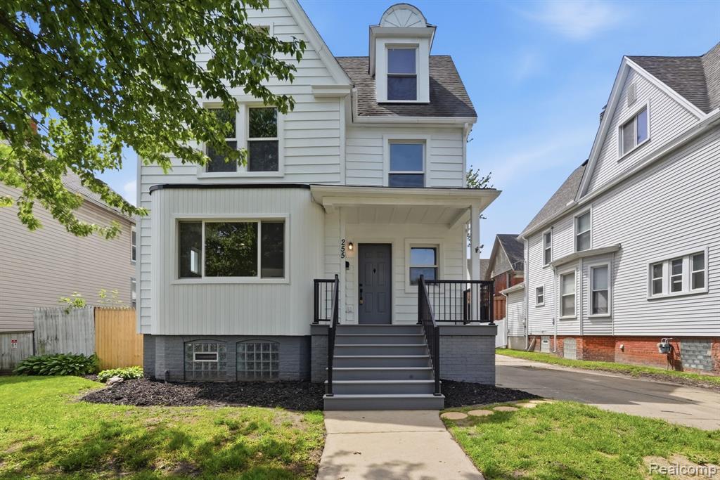 255 Poplar Street, Wyandotte, MI 48192