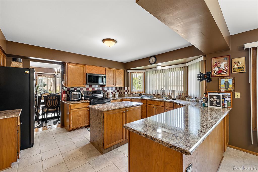 4871 Bayleaf Drive, Sterling Heights, MI 48314 — Photo 11
