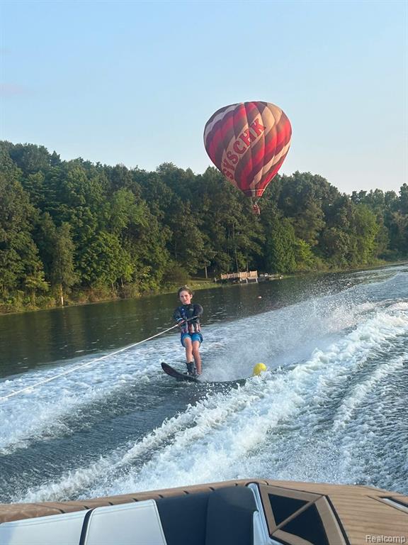 3166 W Beach Lake Drive, Milford, MI, 48380