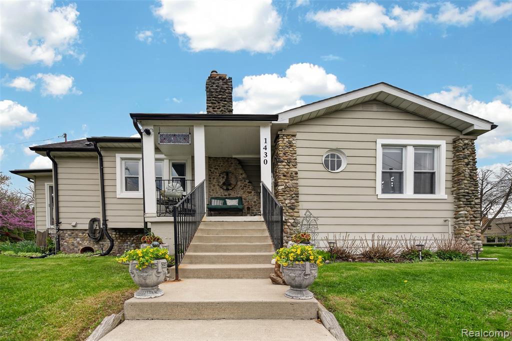 1430 Benvenue Street, Sylvan Lake, MI 48320 — Photo 72