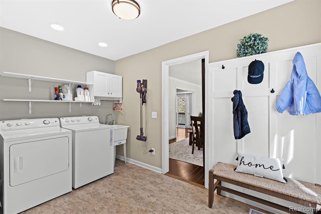 9248 HARTLAND Road, Fenton, MI 48430 — Photo 12