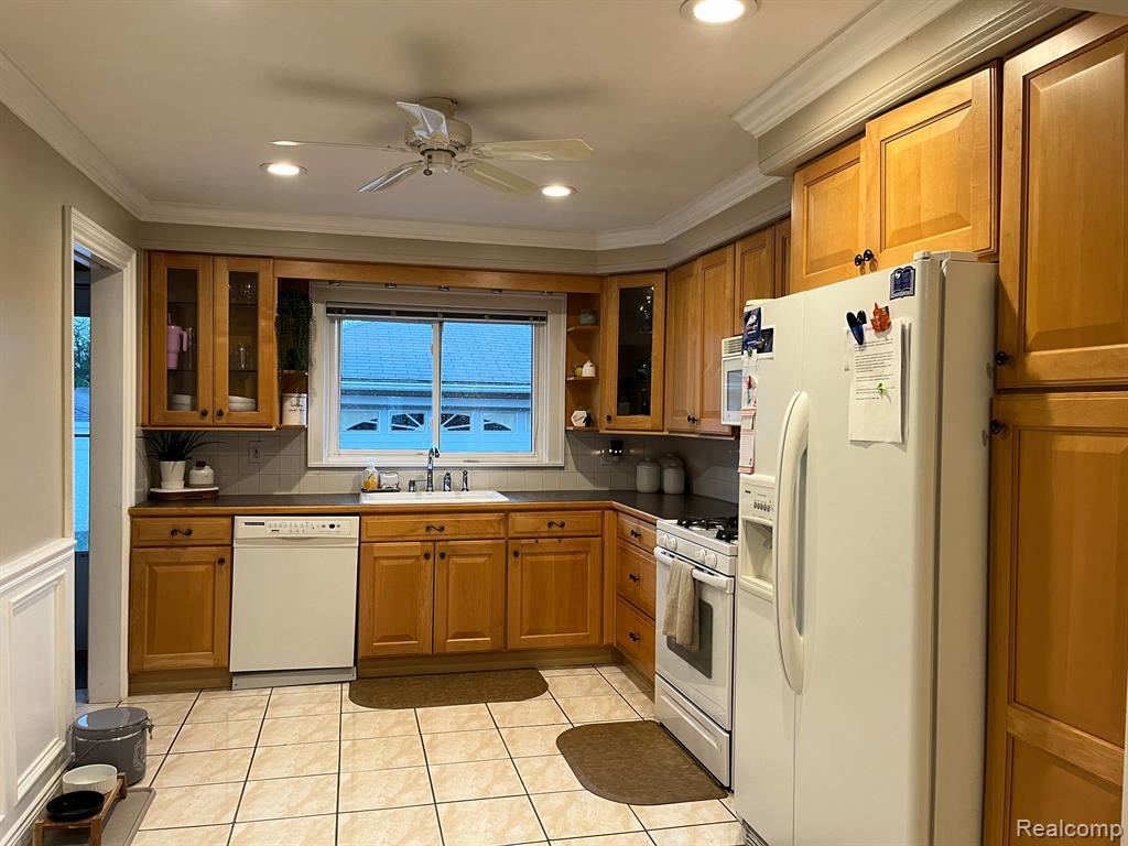 6821 N Charlesworth Street, Dearborn Heights, MI 48127 — Photo 3