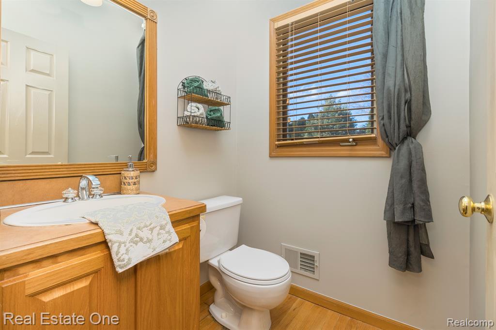 43581 NAVES Court, Clinton Twp, MI 48038 — Photo 24