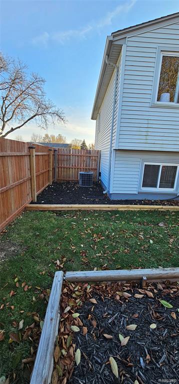 22308 Larch Street, Woodhaven, MI 48183 — Photo 34