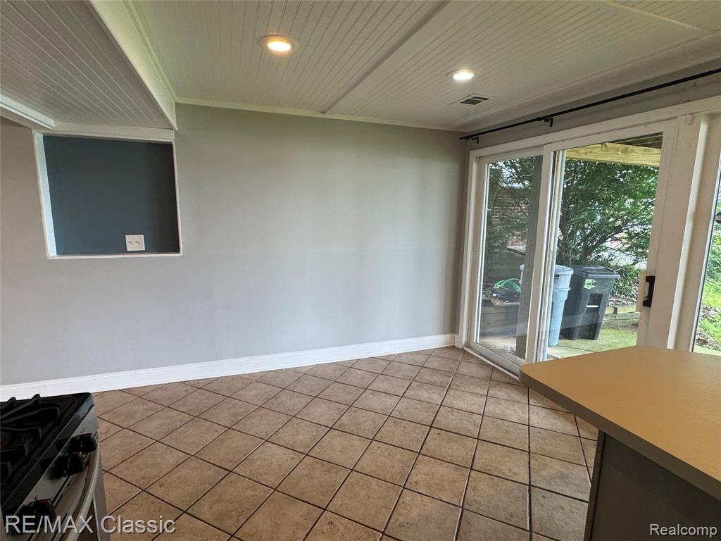 1508 LAKEVIEW Drive, Wolverine Lake, MI 48390 — Photo 19