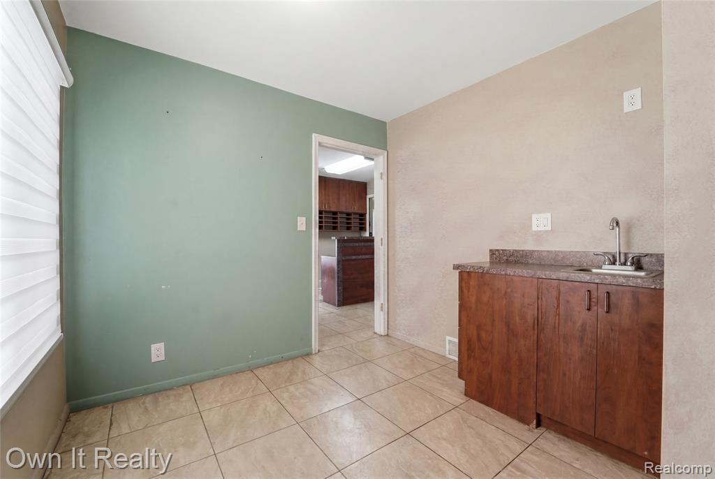 7247 Schaefer Road, Dearborn, MI 48126 — Photo 17