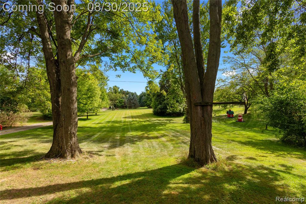 6600 Westphalia, West Bloomfield, MI 48324 — Photo 2
