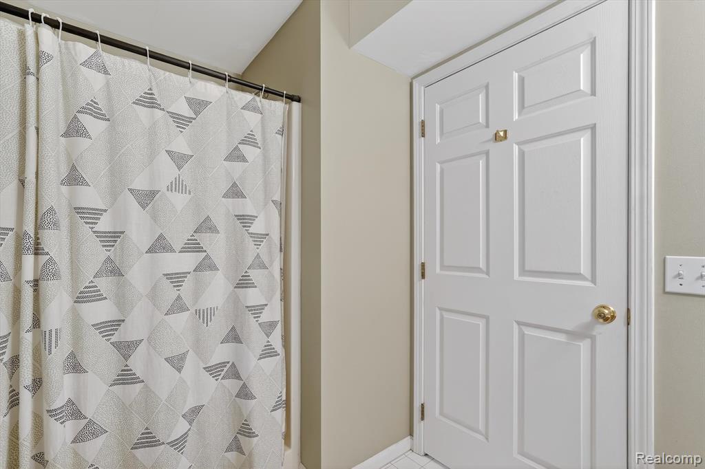 613 Curzon Court, 203, Howell, MI 48843 — Photo 27