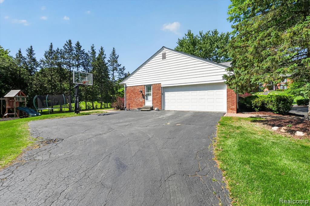 4121 Antique Lane, Bloomfield, MI 48302 — Photo 51