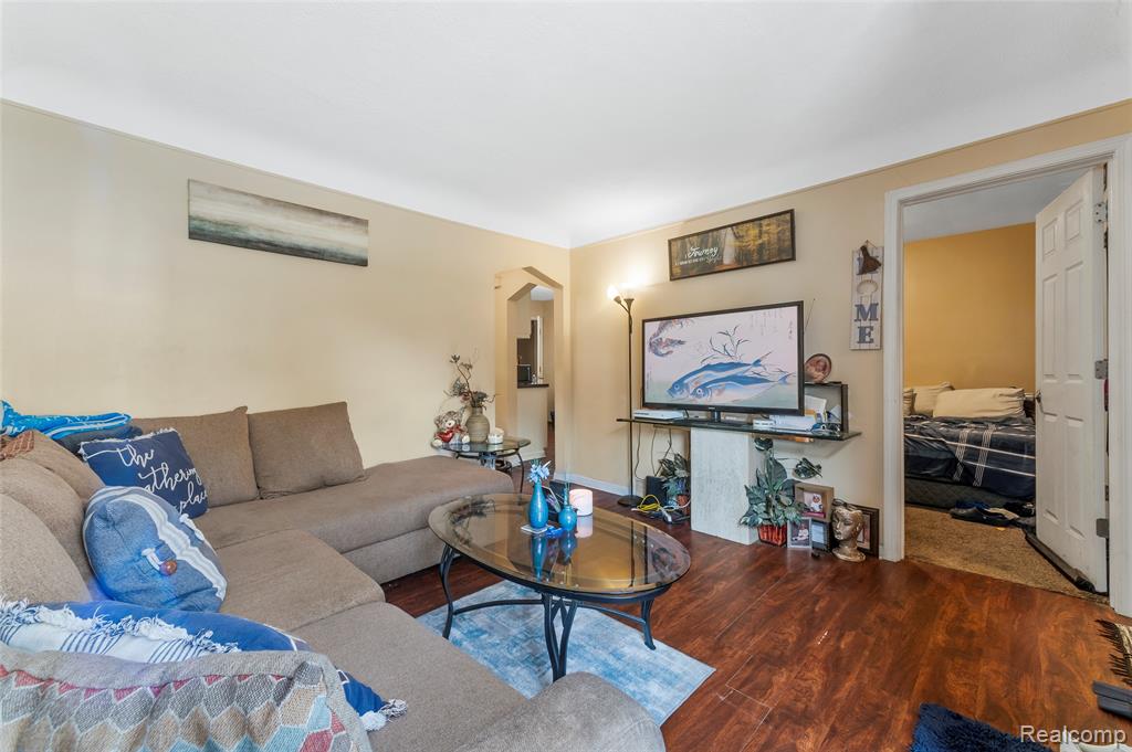 20913 Ridgemont Road, Harper Woods, MI 48225 — Photo 6