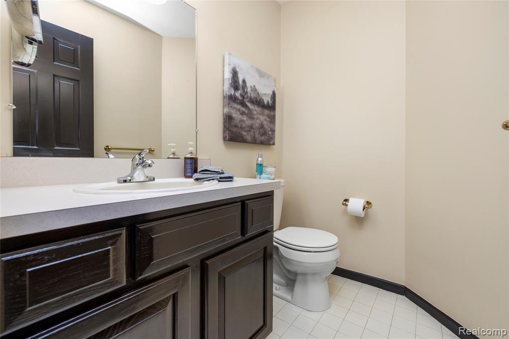 53961 Sutherland Court, Utica, MI 48316 — Photo 61