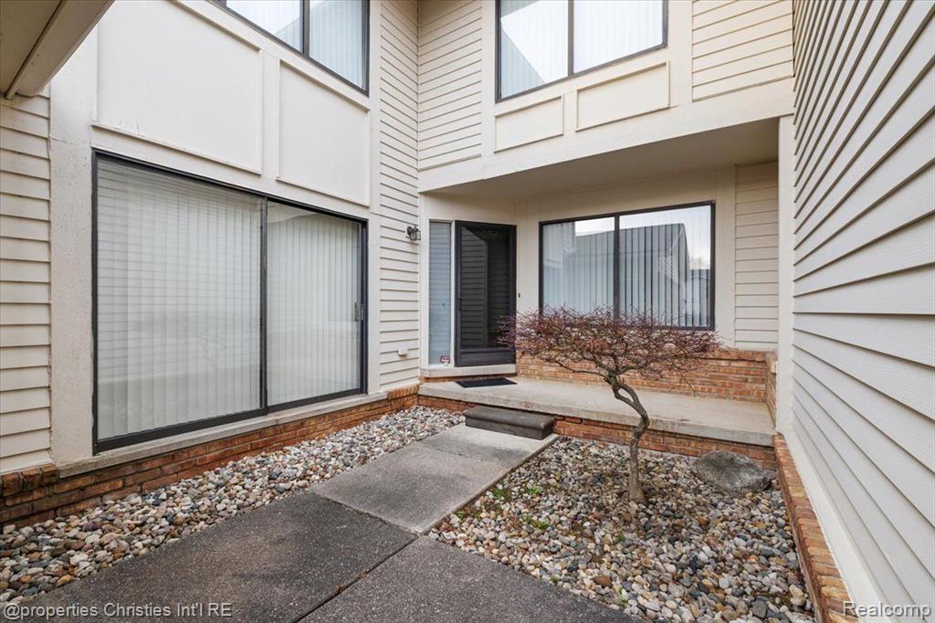 7036 Bridge Way, West Bloomfield, MI — Photo 3