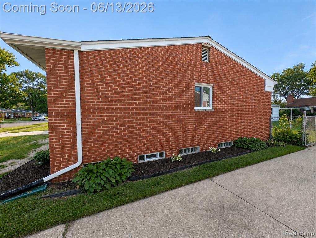 1561 Nottingham Drive, Madison Heights, MI 48071 — Photo 19