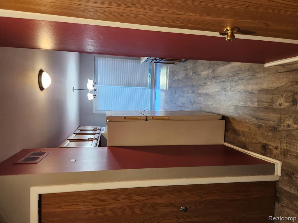 8665 Sterling, Center Line, MI 48015 — Photo 4