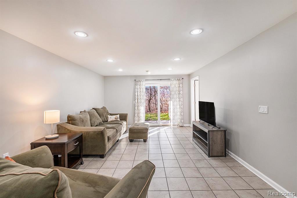 620 Shoreline Drive, Fenton, MI 48430 — Photo 16