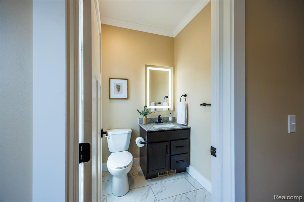 211 W Fifth Avenue, Flint, MI 48502 — Photo 12
