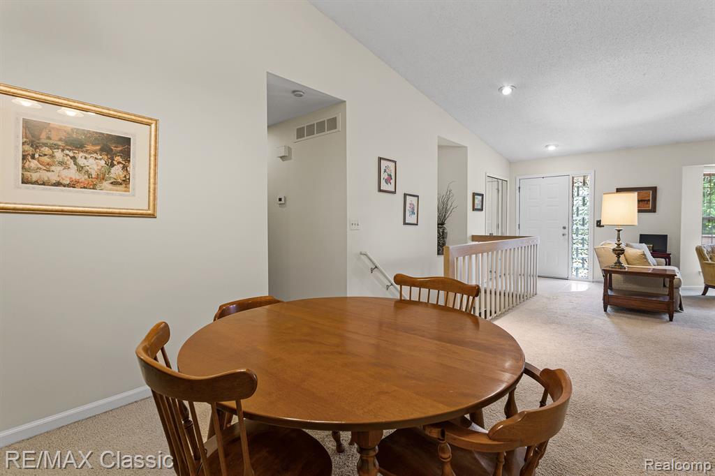 38360 Chessington, Farmington Hills, MI 48331 — Photo 10