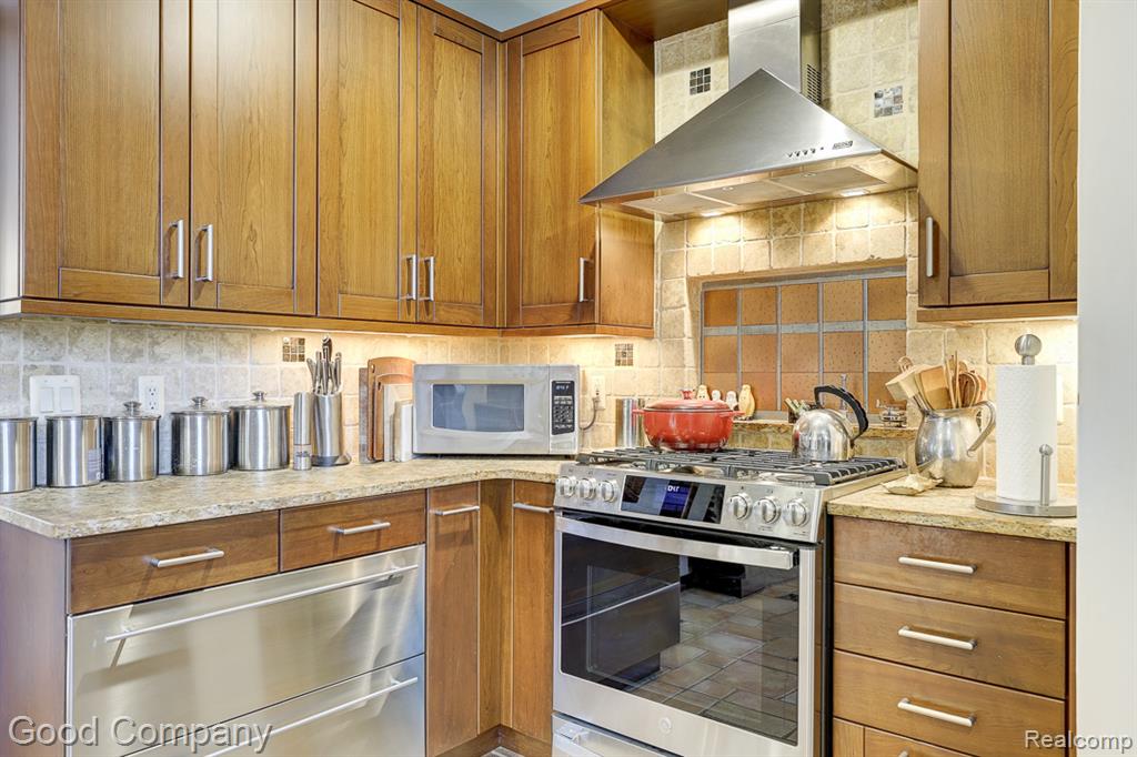 19 Oakdale Boulevard, Pleasant Ridge, MI — Photo 23