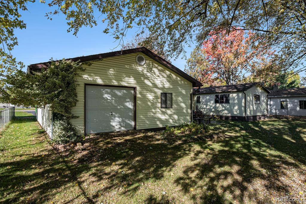 5474 Country Lane, Flint, MI 48506 — Photo 19