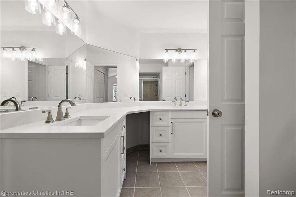 8204 Alexa Drive, Commerce Twp, MI 48390 — Photo 19
