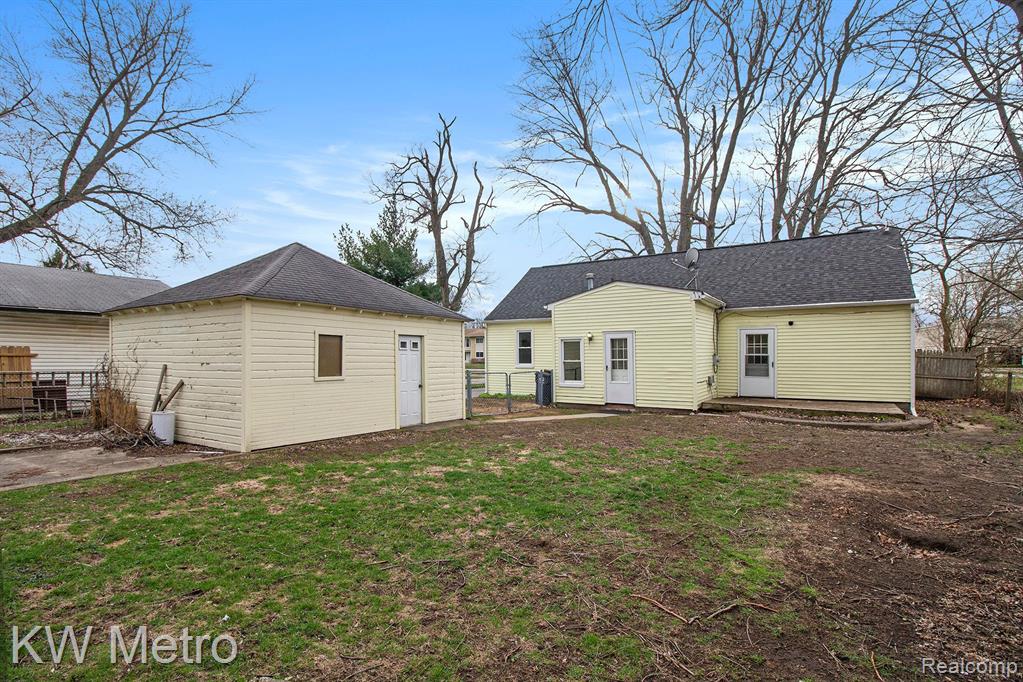 4644 ROCHESTER Road, Royal Oak, MI 48073 — Photo 16