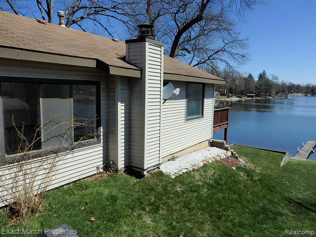 925 MALLOCK Road, White Lake, MI — Photo 7