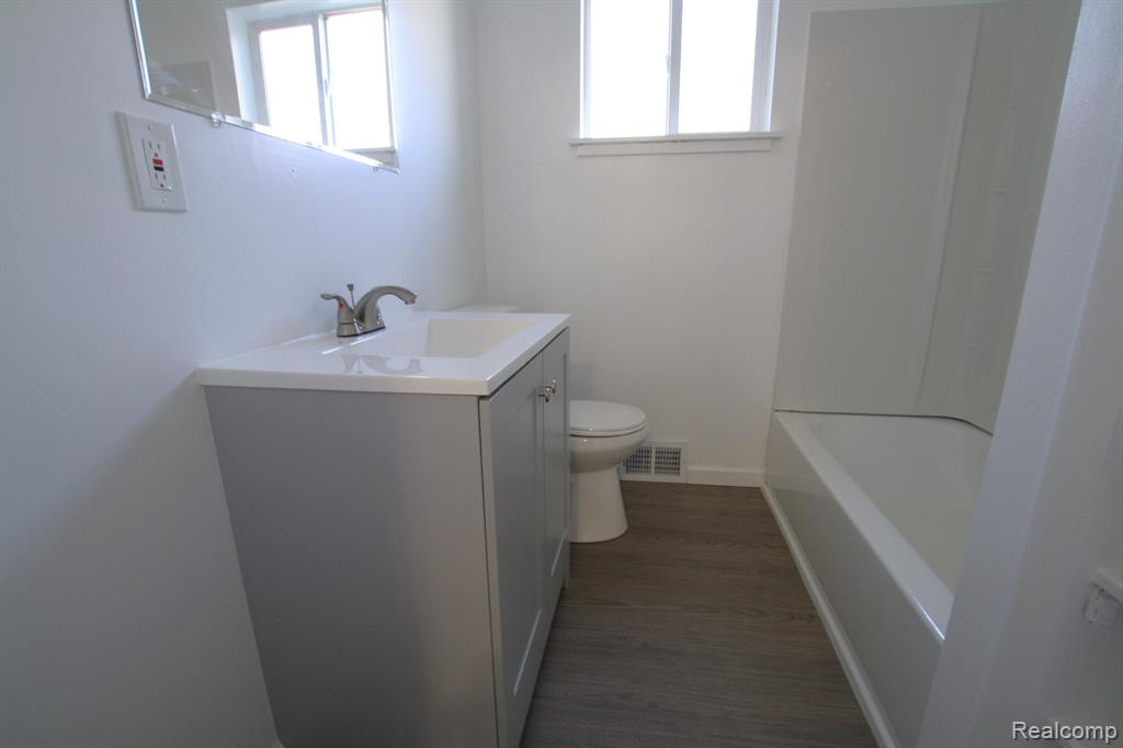 4450 VAN SLYKE Road, Flint, MI 48507 — Photo 17